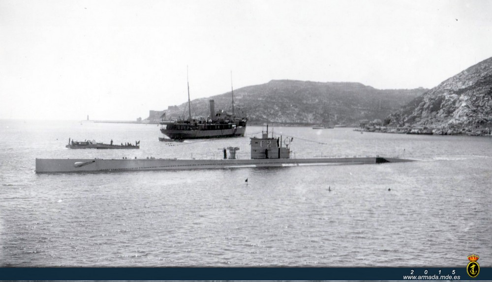 El submarino C-2 en aguas de Cartagena. Entre el 4 y el 6 de marzo de 1939, Cartagena quedaría bajo el control de partidarios del bando nacional sublevados.